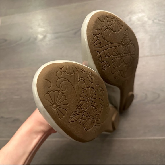 Steve Madden taupe patent flats (Sz 7.5) - Picture 11 of 13